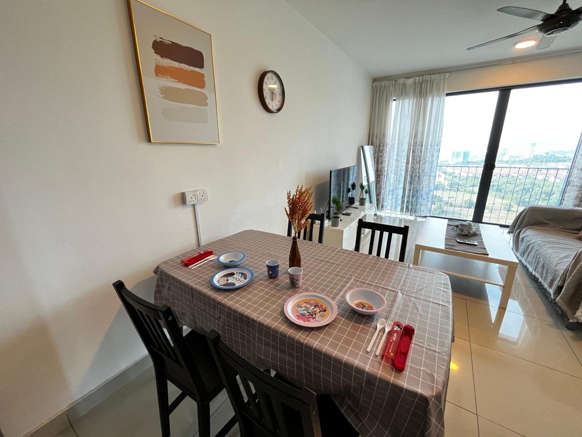 Pangsapuri Setia Alam Nordic Trefoil 2 Bedrooms Home-walk To Setia Mall & & Setia Convention Centre *